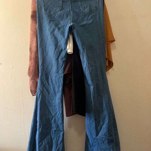 FLARE LEGS JEANS - Picture 2 of 3